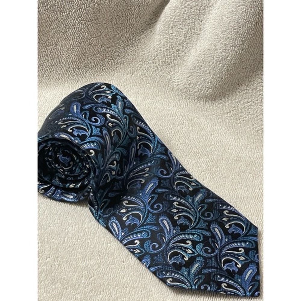 Van Heusen Silk Tie Blue Paisley Floral Men‎ Necktie Skinny 57.5 x 3